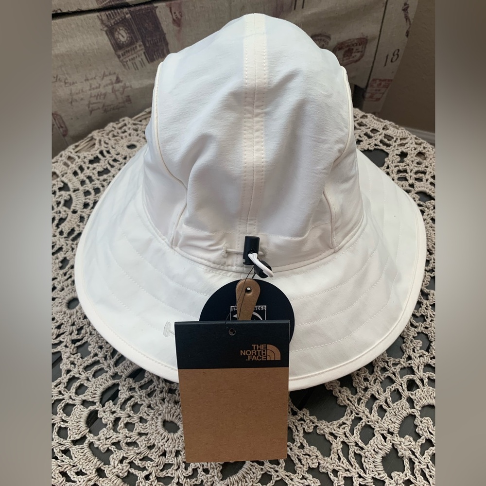 NWT North Face Hat: White, Wide Brim, Chin Strap, Logo, 40+UPF Sun Protect, L/XL - Picture 2 of 13